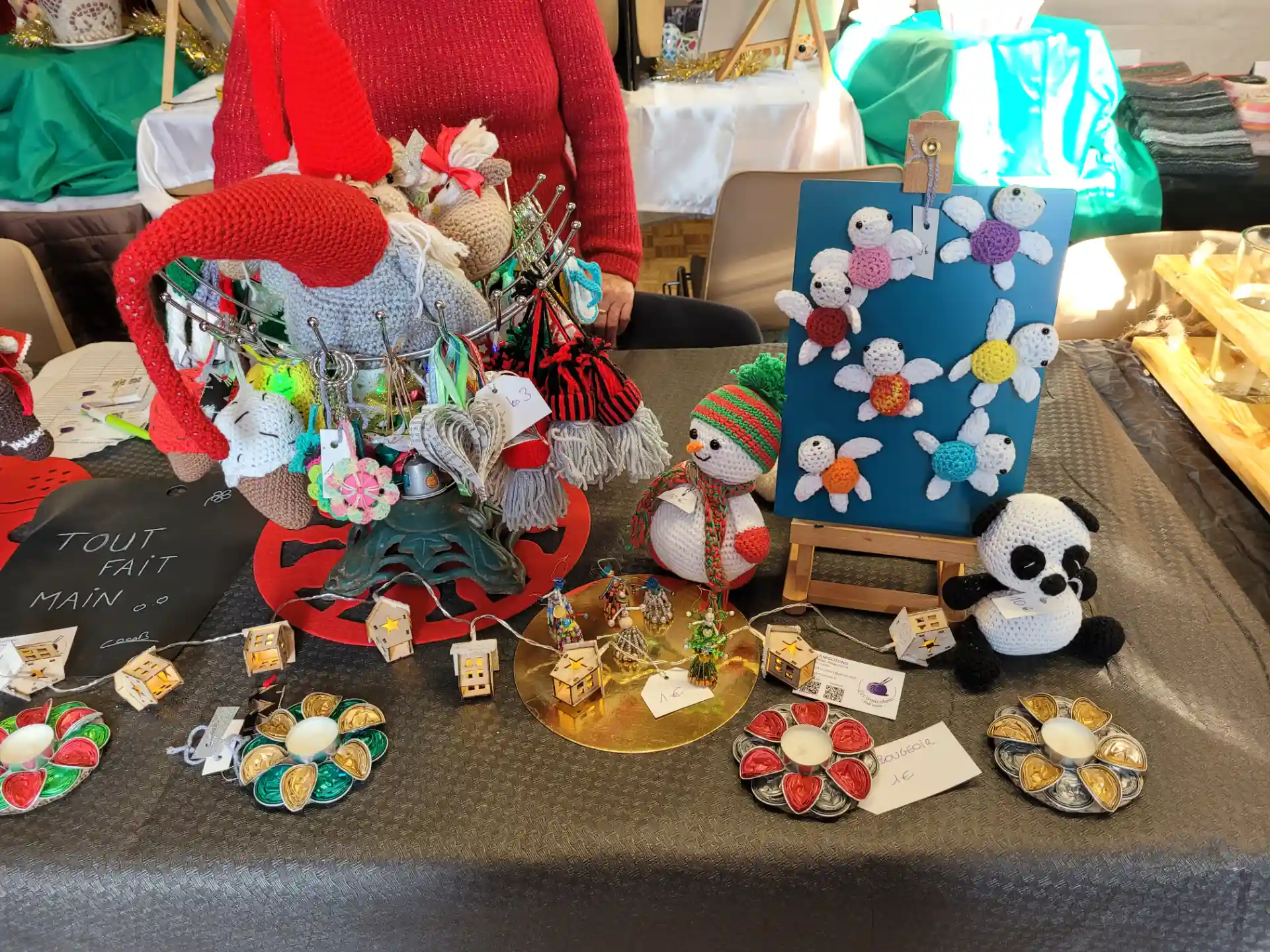 vente de porte clés en laine pour les fêtes de noel