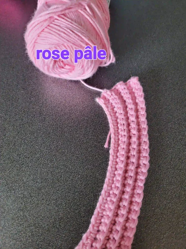 bande crochetée couleur rose pâle