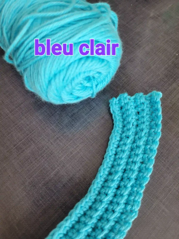 bande crochetée couleur bleu clair